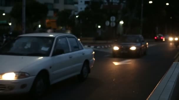 Nächtlicher Autoverkehr in Thailand — Stockvideo