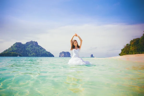 Bride in white wedding dress in water — Stock Photo, Image