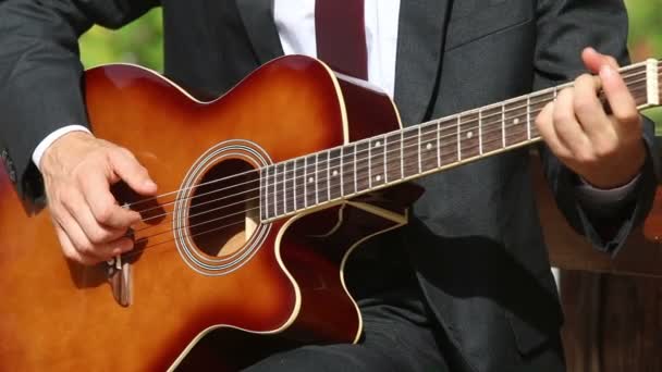 Guitarist hands playing music — Stock Video