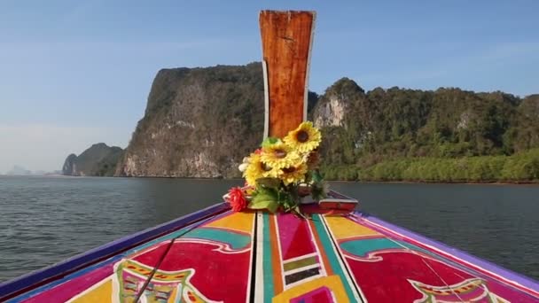 Thai longtail boat drifting in river — Stock Video