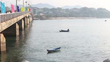 Deniz ve Vietnamca resort şehir panoraması