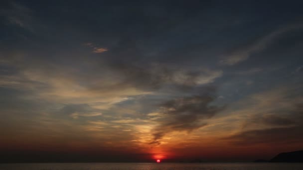 Aube de mer avec nuages — Video