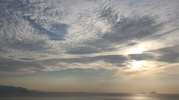 Amanecer del mar con nubes — Vídeo de stock