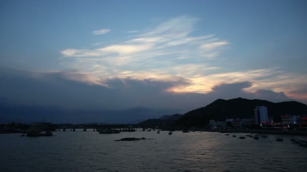 Havet dawn med moln — Stockvideo