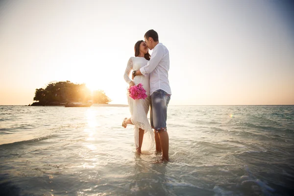 Bride and groom walk barefoot at spit — Stock Photo, Image