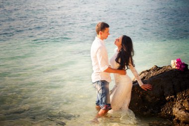 Mutlu gelin ve yakışıklı damat