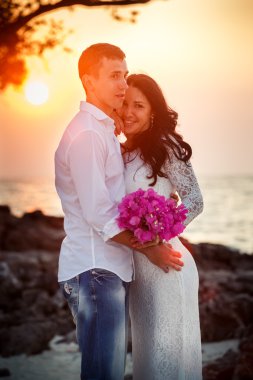 Mutlu gelin ve yakışıklı damat