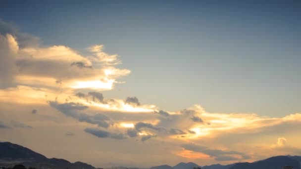 Céu dourado do por do sol — Vídeo de Stock