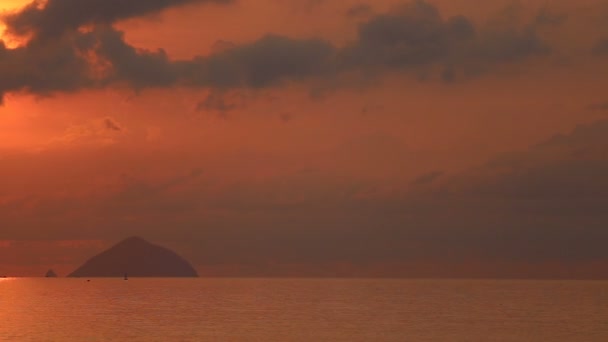 Céu dourado do por do sol — Vídeo de Stock