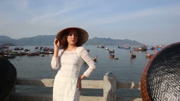 Ragazza in costume vietnamita — Video Stock