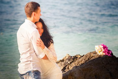 Gelin ve damat Rock'ta sarılmak