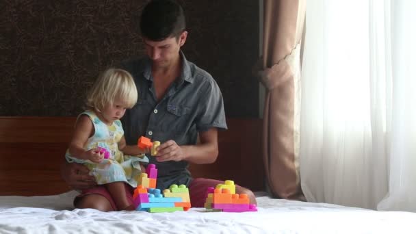 Father and daughter playing — Stock Video