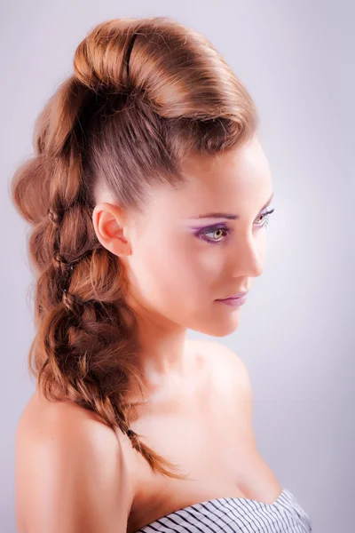 Portrait sideview of blonde girl in elegant whimsical coiffure — Zdjęcie stockowe