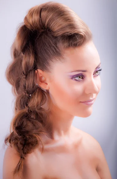 Portrait sideview of blonde girl in elegant whimsical coiffure — Zdjęcie stockowe