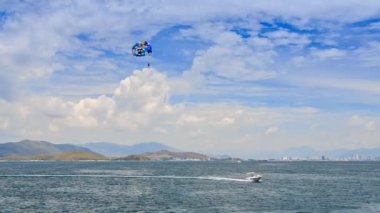 masmavi deniz o parasailing