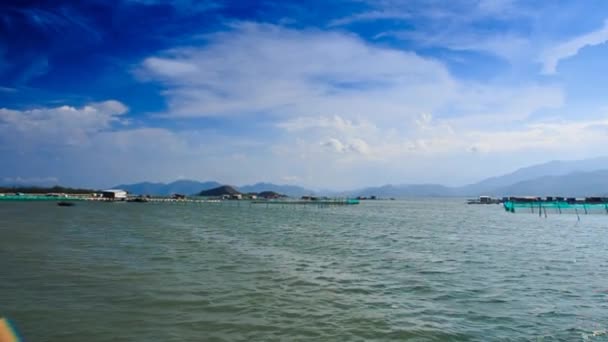 Panorama de barcos flotantes vietnamitas — Vídeos de Stock