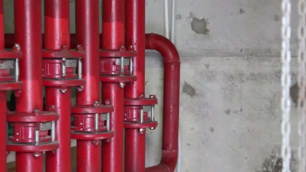 Rohr im Feuerwehrpumpwerk — Stockvideo