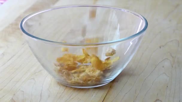 Cereals in glass bowl with slow motion — Stock Video