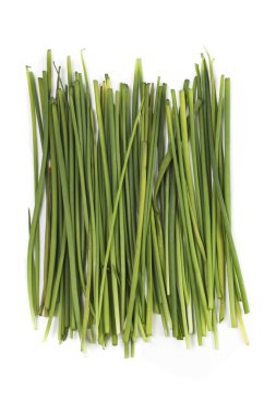 Beyaz arkaplanda Chives