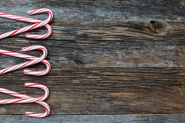 Rustikales Holz Mit Zuckerstangen — Stockfoto