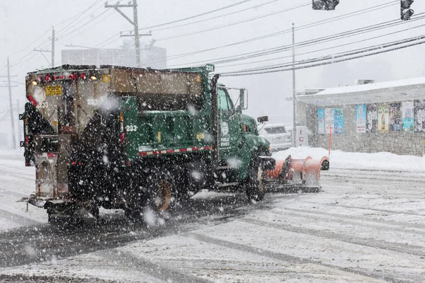 Norwalk Usa Februari 2021 Sneeuwschuiver Tijdens Sneeuwstormdag Connecticut Ave — Stockfoto