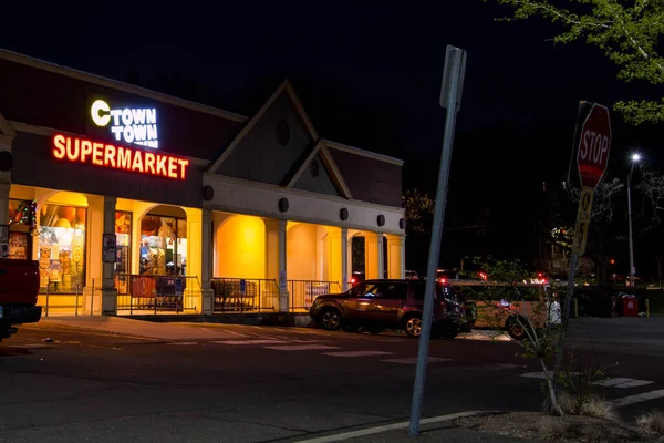 Norwalk Estados Unidos Abril 2021 Supermercado Urbano Con Luces Noche — Foto de Stock