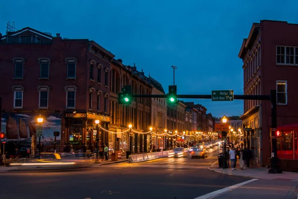 Norwalk Usa April 2021 Drukke Weekend Avond Washington Street Met — Stockfoto