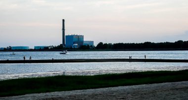 NORWALK, CT, ABD - 27 Haziran 2021 Balf Pasture plajından akşam manzarası