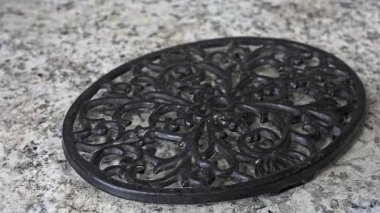 Geleneksel Slovakya Noel arifesi yemek hamuru toplarına opekance ya da bobalky denir ve genellikle topraklanmış haşhaş tohumu, pudra şekeri ve erimiş tereyağı ile servis edilir. Önce sütle ya da sıcak suyla yumuşar..