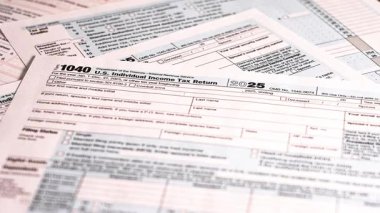 Okumayı ve 2025 ABD 'yi kullanmayı öğrenin. Bireysel Gelir Vergisi İade 1040 formu. Bu rehber vergileri doğru bir şekilde dosyalamak için gerekli anahtar bölümleri bulmanıza yardımcı olur.