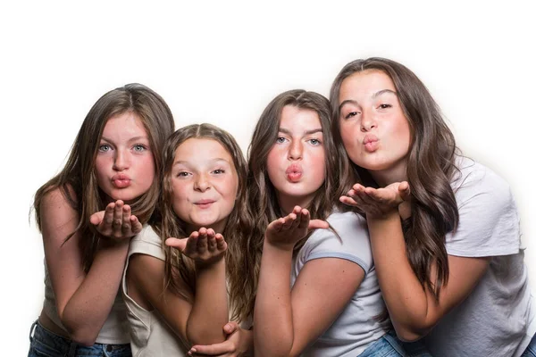 Gruppo Quattro Ragazze Adolescenti Caucasiche Che Indossano Abiti Casual Ridendo — Foto Stock