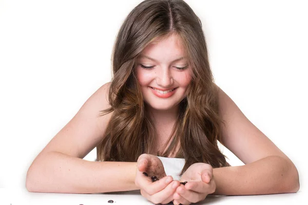 Portrait Beautiful Young Caucasian Teenage Girl Holding Coffee Beans Smiling — Stock Photo, Image