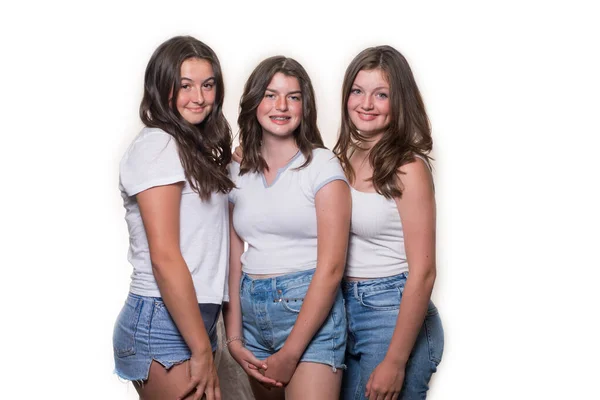 Ομάδα Των Όμορφων Νεαρών Καυκάσιων Έφηβων Κοριτσιών Που Στέκονται Καθημερινά — Φωτογραφία Αρχείου
