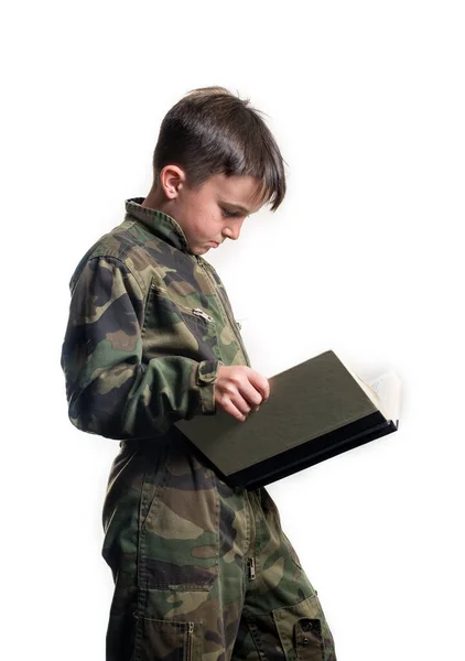 Een Portret Van Een Blanke Jongen Een Militair Jumpsuit Met — Stockfoto