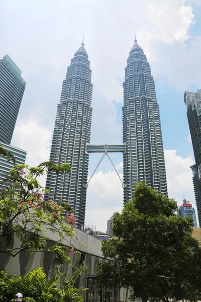 Petronas Twin tower in Kuala Lumpur, Malaysia, Asia, daytime — Stock Photo, Image