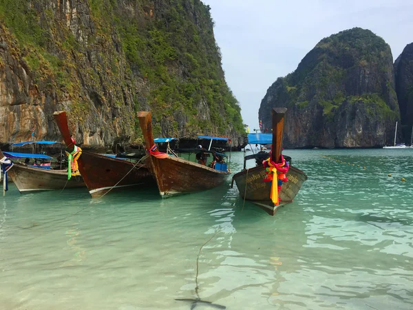 La isla tropical de vacaciones vista panorámica del océano de la isla Phi Phi, Tailandia, Asia — Foto de Stock