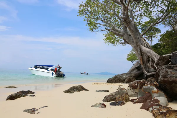 PhiPhi Maya Bay vista panorâmica, durante o dia, Tailândia, phuket — Fotografia de Stock