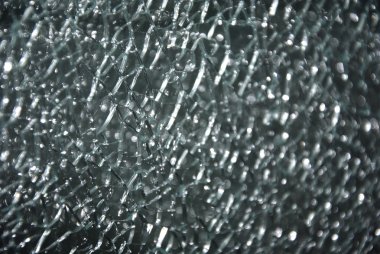 Temperli cam kırık