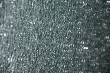 Temperli cam kırık