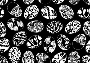 Paskalya yumurtalarının arka planda siyah ve pürüzsüz bir tasviri