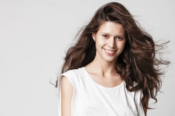 Portrait of a beautiful brunette girl — Stock Photo, Image