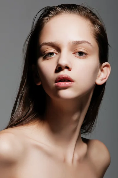 Retrato de modelo feminino bonito — Fotografia de Stock