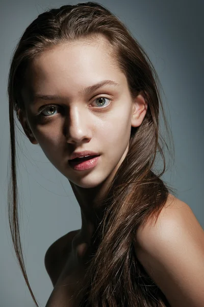 Retrato de modelo feminino bonito — Fotografia de Stock