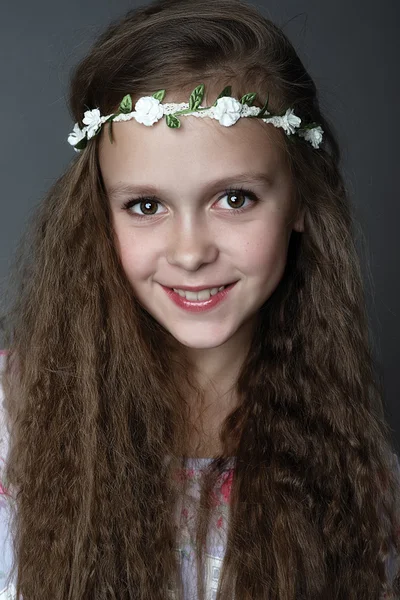 Portrait of a emotional beautiful little girl. — Stock Photo, Image