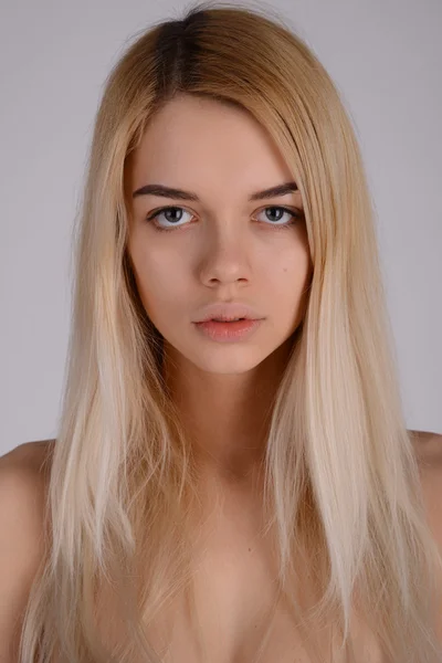 Close-up face portrait of young woman without make-up. Natural i — Stock Photo, Image