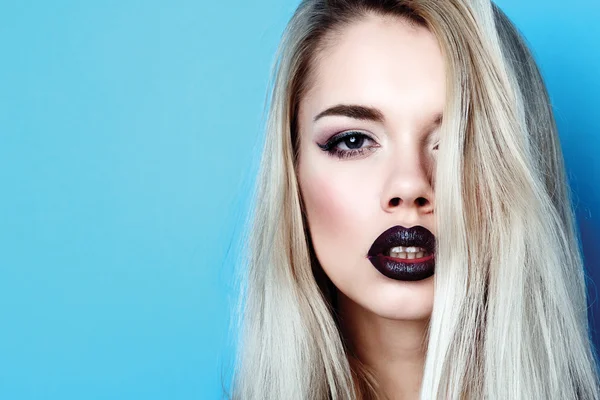 Close-up portrait of beautiful model — Stock Photo, Image