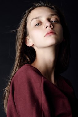 Güzel şehvetli kadın portresi yakın çekim.