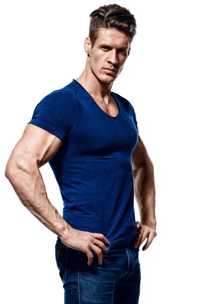 Portrét muže fitness v modré košili a džínách — Stock fotografie