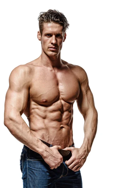 Hombre atlético fuerte mostrando cuerpo musculoso y abdominales sixpack — Foto de Stock