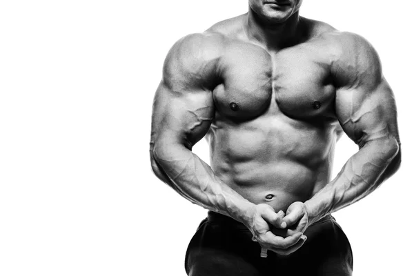 Bodybuilder posiert. hübscher kraftvoller athletischer Kerl männlich. — Stockfoto